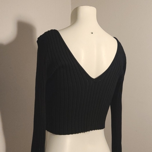 Hera Collection ribbed deep V neck crop top - Picture 3 of 6